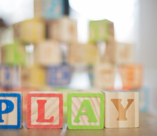 Zabawki, które bawią oraz uczą – wybór edukacyjnych zabawek dla dzieci