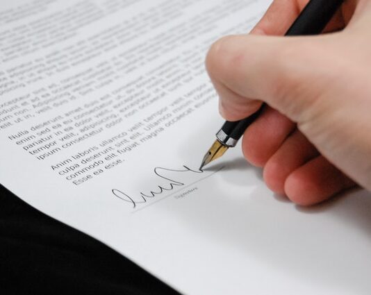 Oświadczenie o zatrudnieniu i zarobkach – w jaki sposób je zdobyć? zaświadczenie