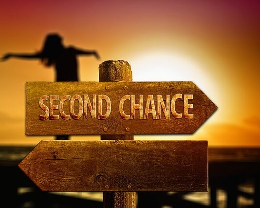 Czy wycinać metki z ubranek dla noworodka?