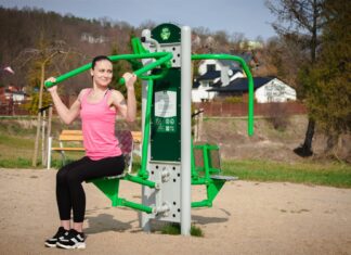 Odkryj zabawy na świeżym powietrzu z piaskownicami, trampolinami i zjeżdżalniami