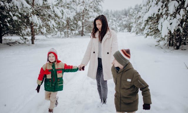 Śniegowce dziecięce na zimowe przygody – dlaczego modele SNOW MAR 2 NA i WINTER LIGHT B to trafny wybór? Śniegowce dziecięce