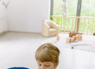 Jak tablice manipulacyjne wspierają rozwój dziecka